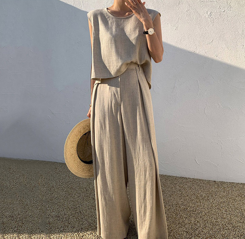 Women's 2-Piece Set – Sleeveless Top and Wide Pants