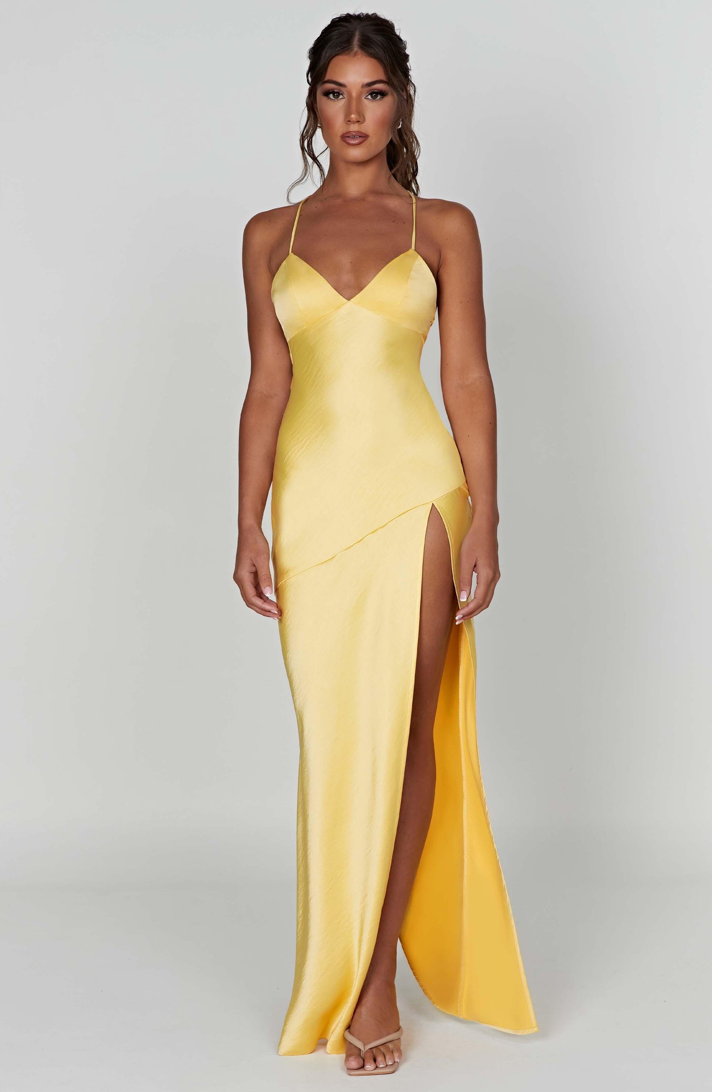 Sophie Élégante Robe Longue en Satin Luxe à Dos Nu et Fente