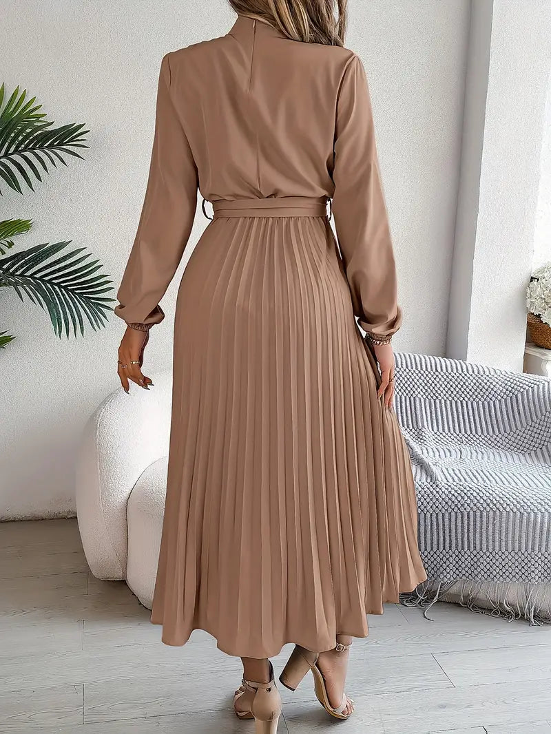 Sophie – Elegant Soft Dress with High Collar and Pleated Belt
