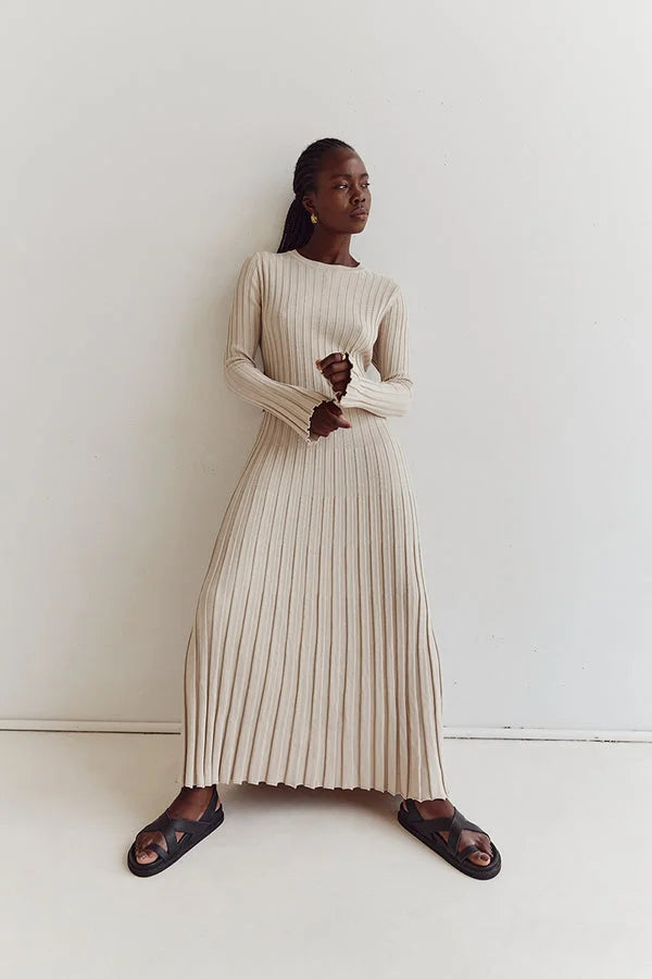 Sophie – Elegant Long Dress with Ethereal Lines