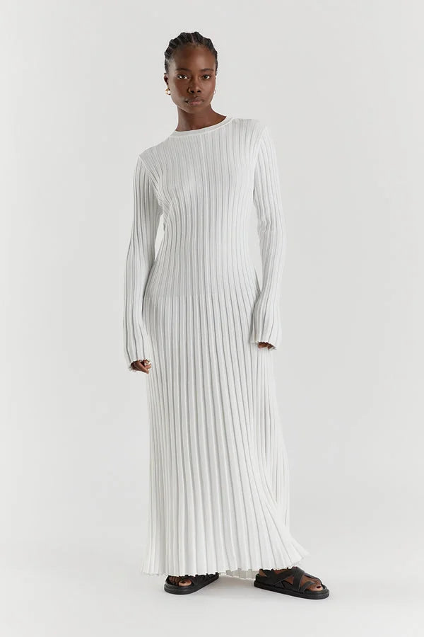 Sophie – Elegant Long Dress with Ethereal Lines