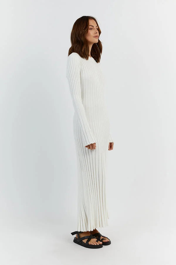 Sophie – Elegant Long Dress with Ethereal Lines
