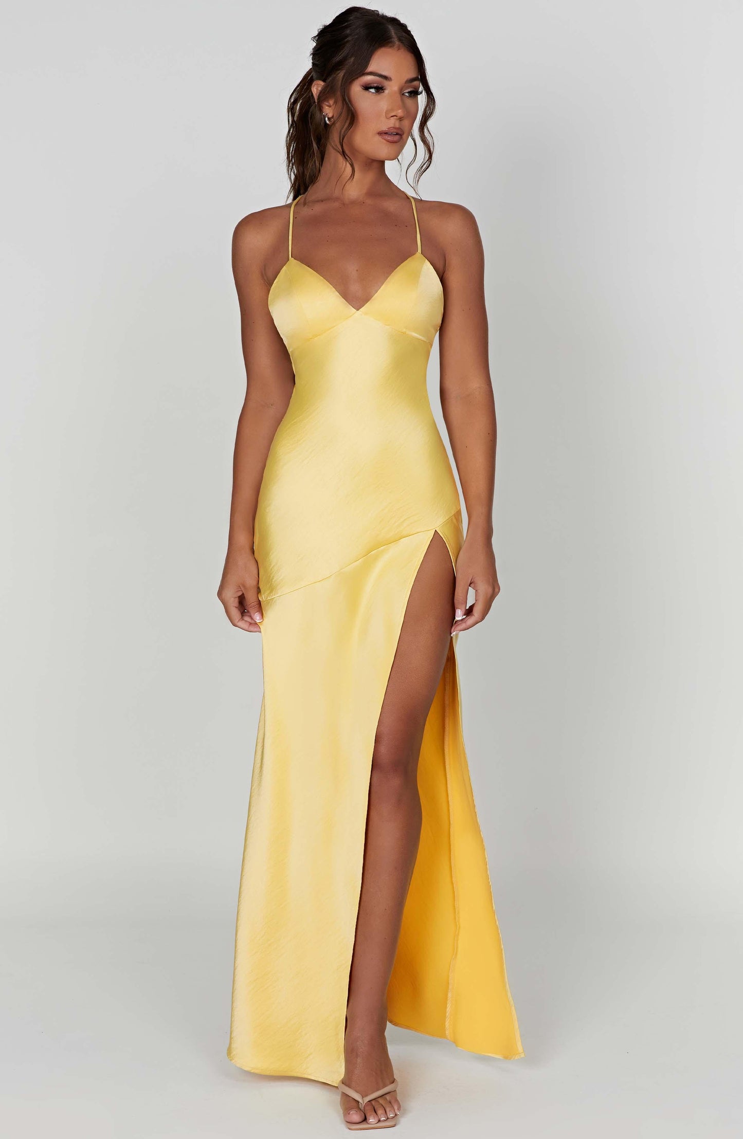 Sophie Élégante Robe Longue en Satin Luxe à Dos Nu et Fente
