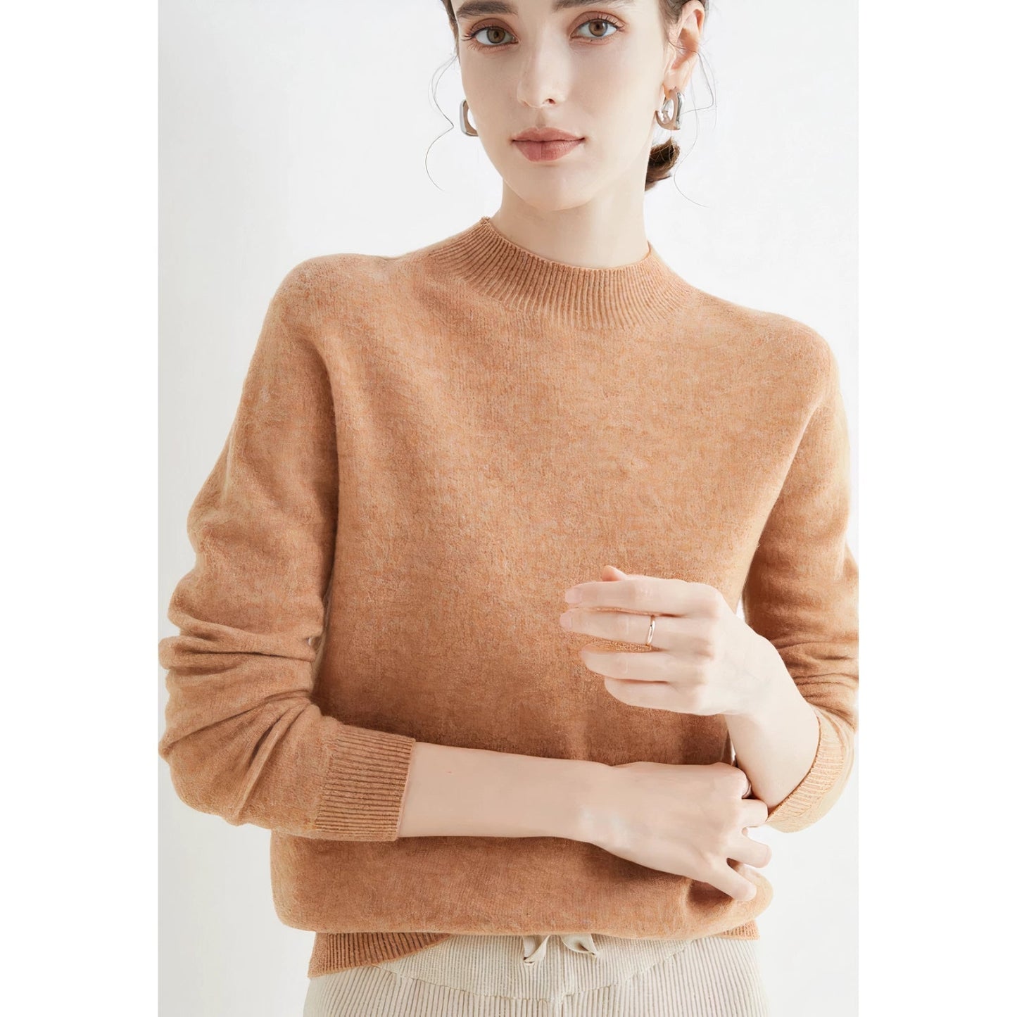 Emma Soft and Elegant Cashmere Sweater with Round Neck