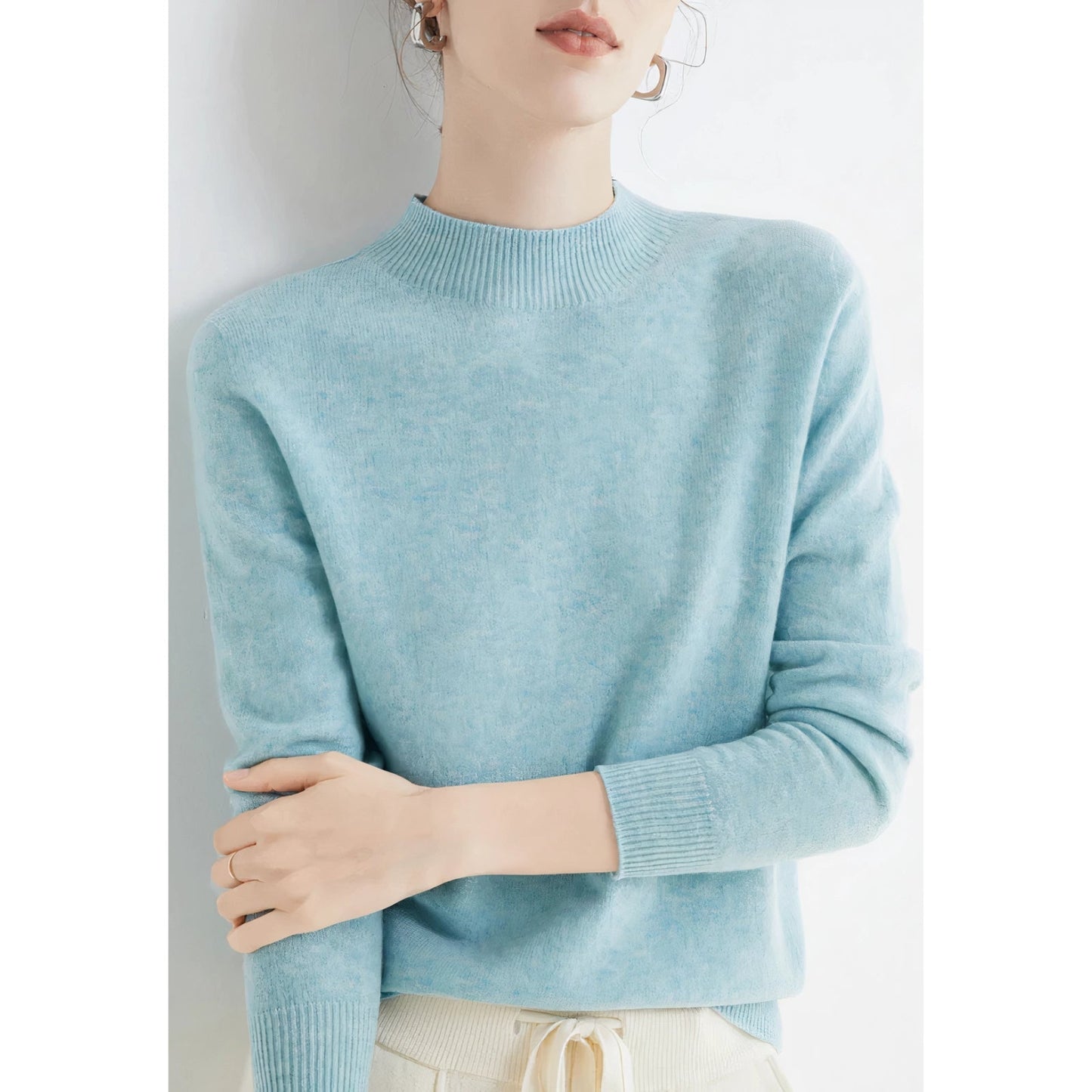 Emma Soft and Elegant Cashmere Sweater with Round Neck