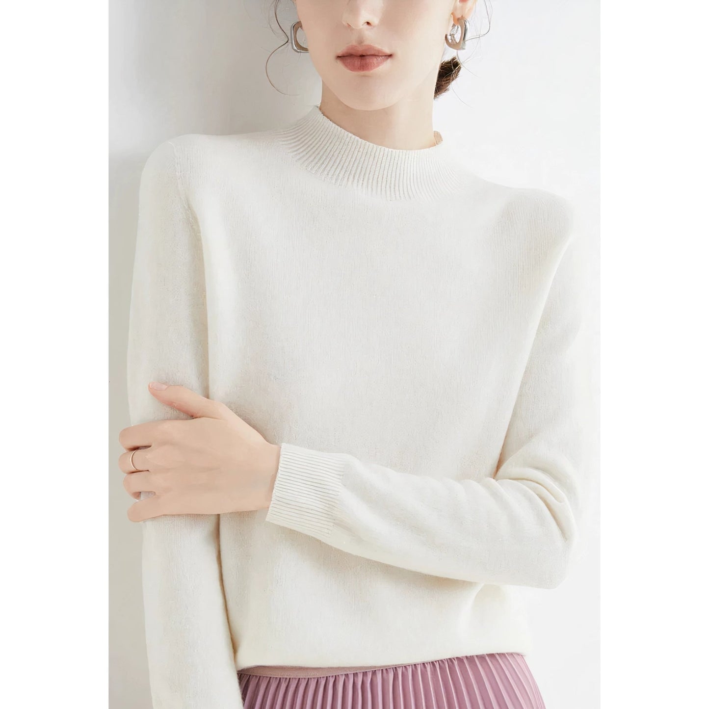 Emma Soft and Elegant Cashmere Sweater with Round Neck