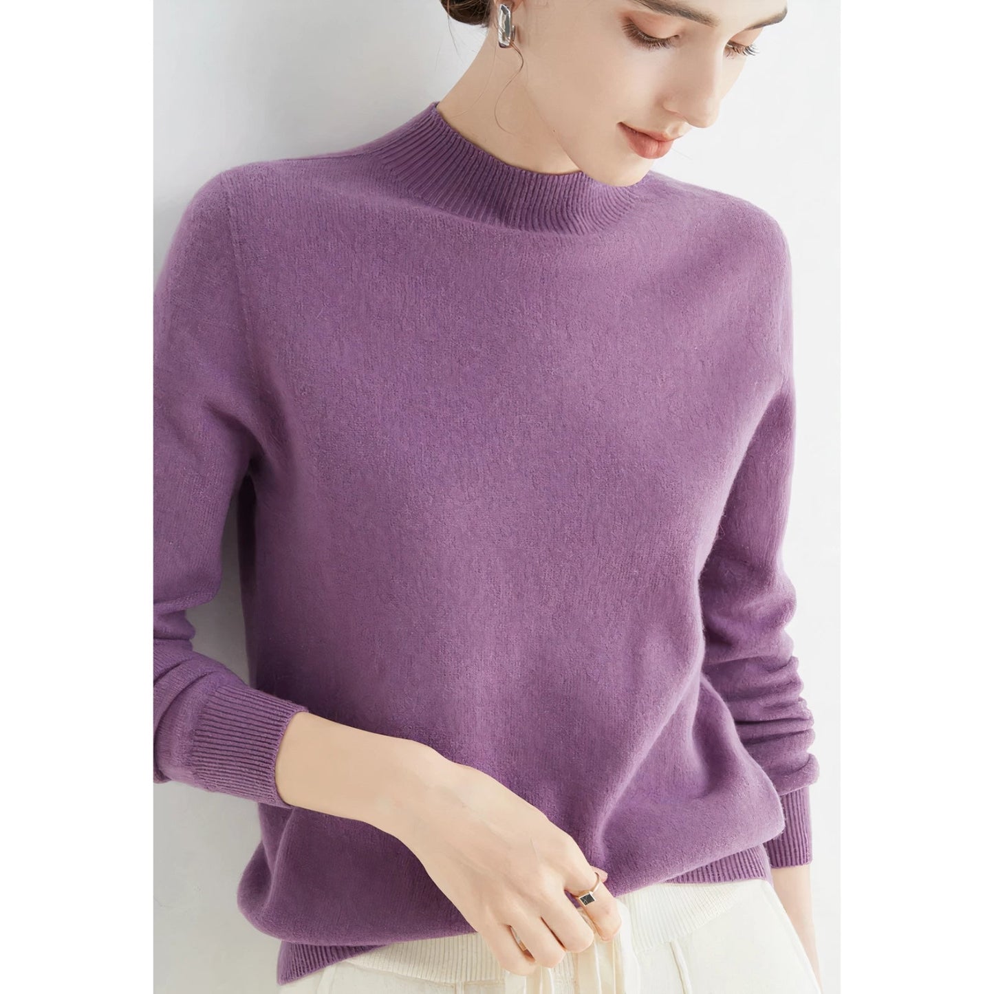 Emma Soft and Elegant Cashmere Sweater with Round Neck