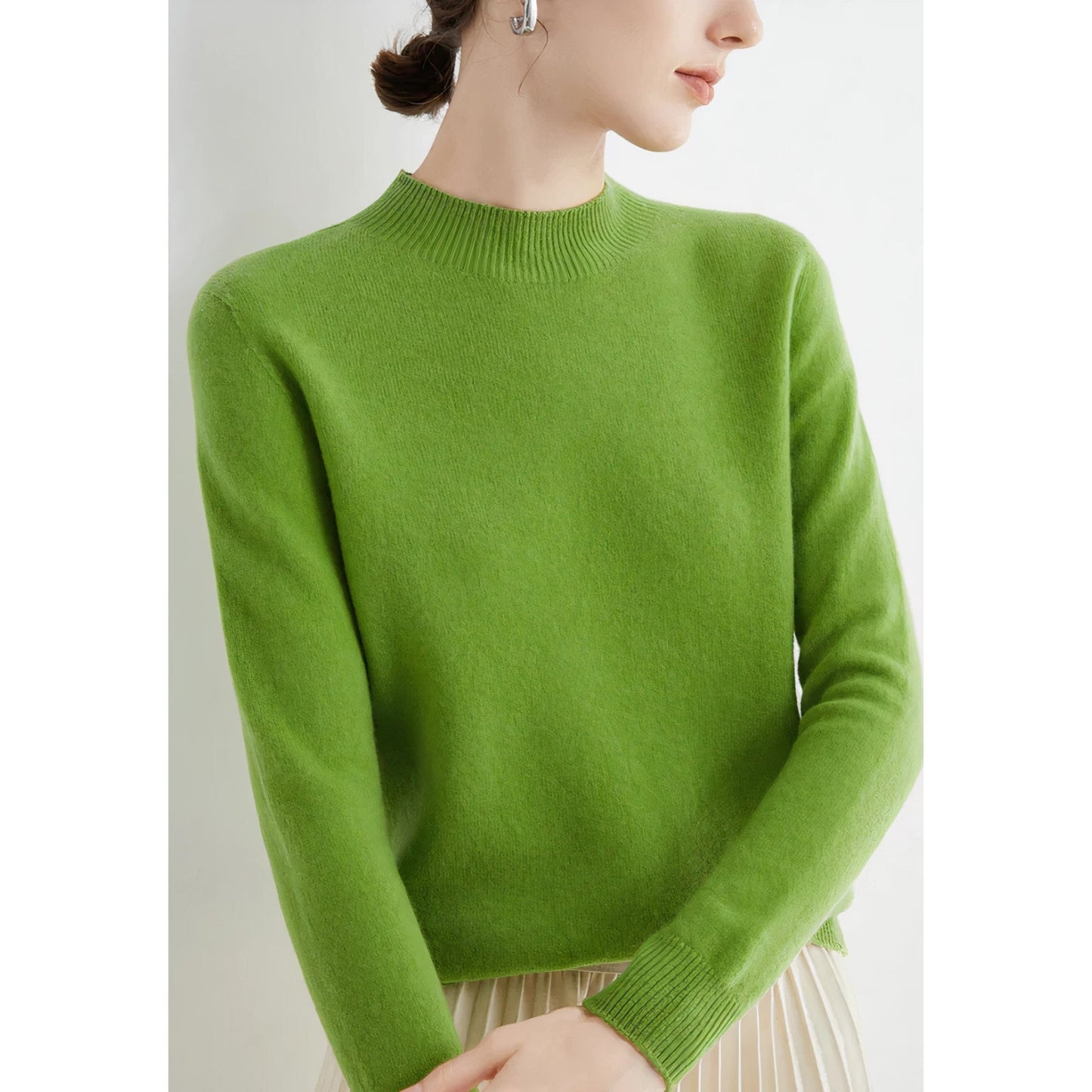 Emma Soft and Elegant Cashmere Sweater with Round Neck