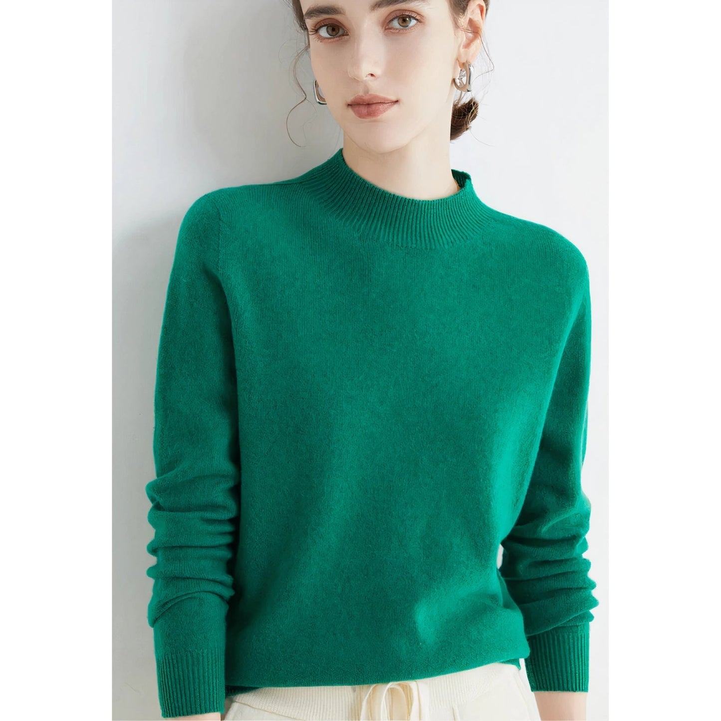 Emma Soft and Elegant Cashmere Sweater with Round Neck