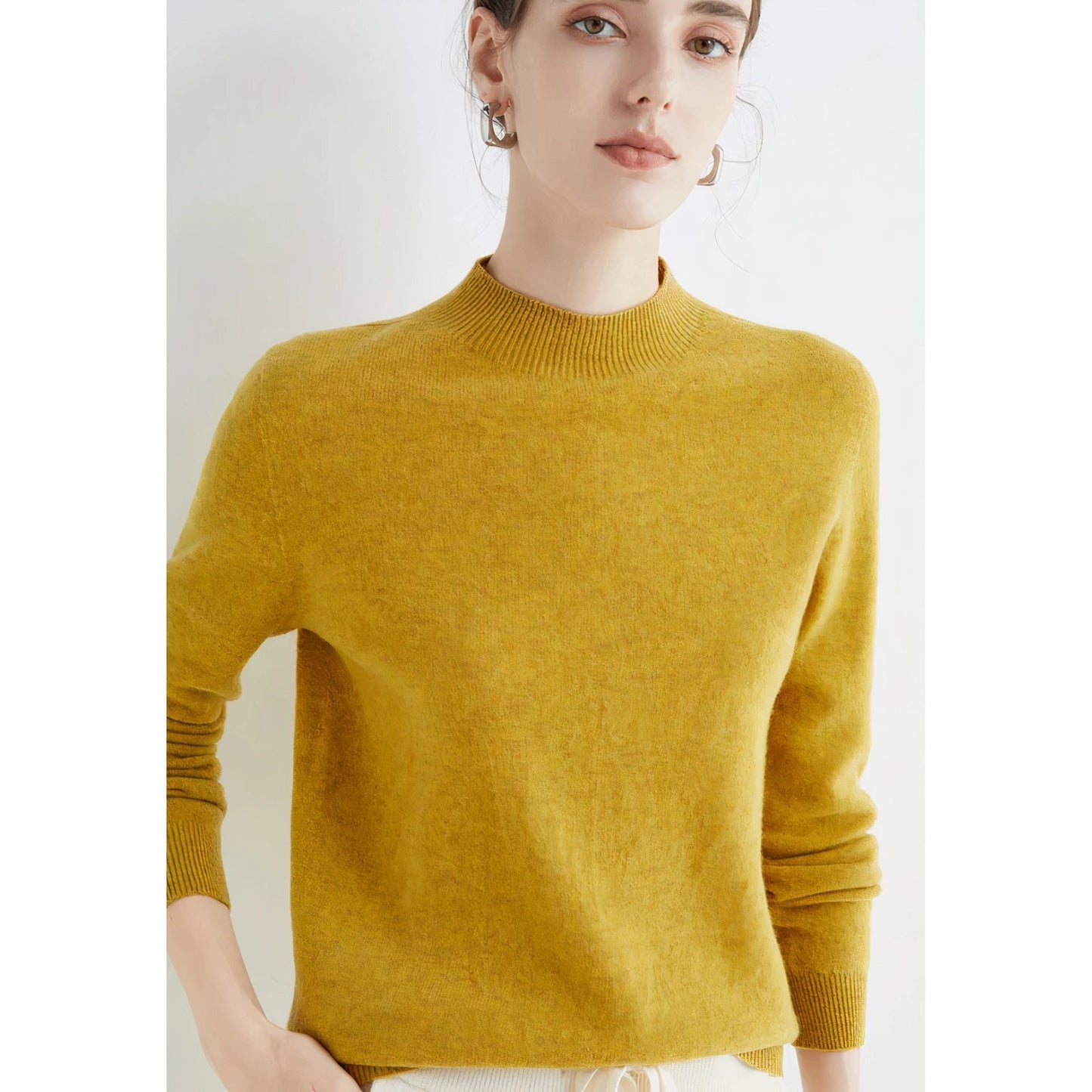 Emma Soft and Elegant Cashmere Sweater with Round Neck