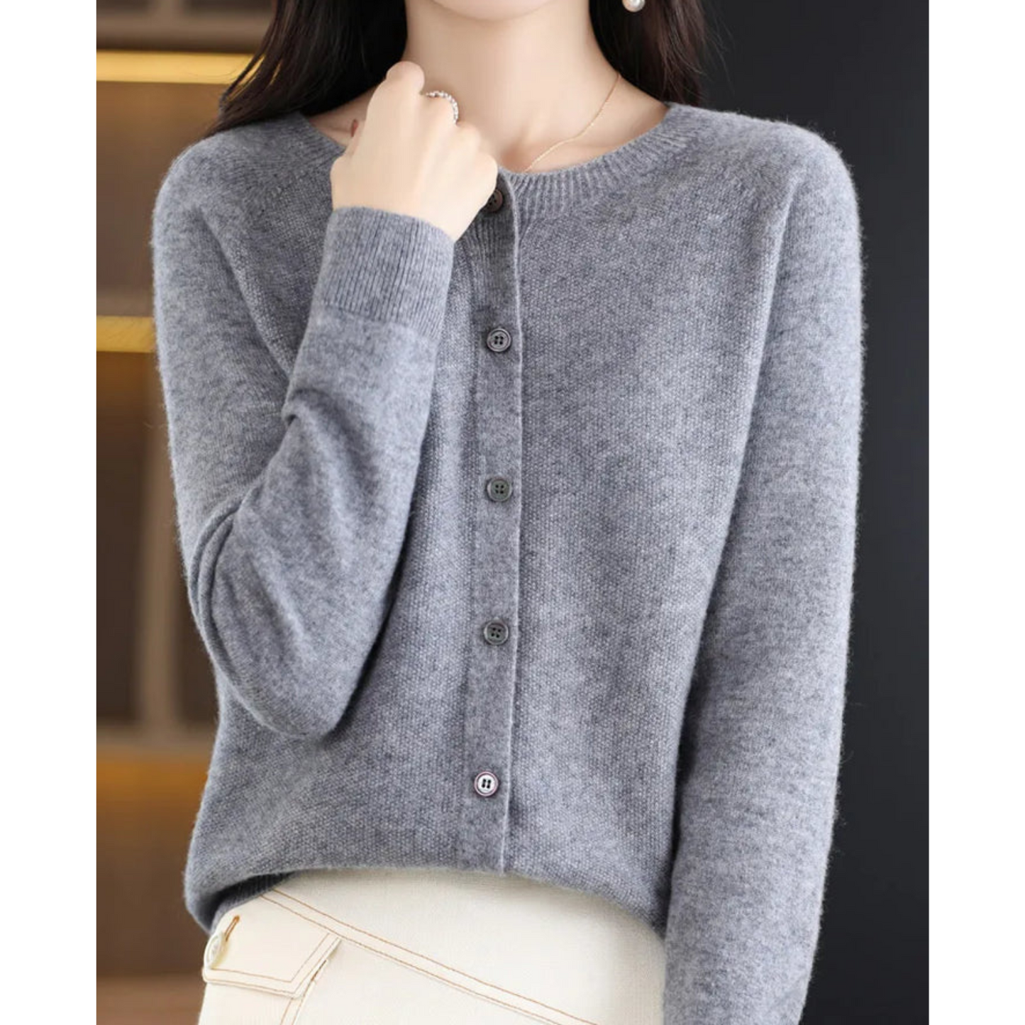 Sophie – Soft and elegant cardigan in fine knit