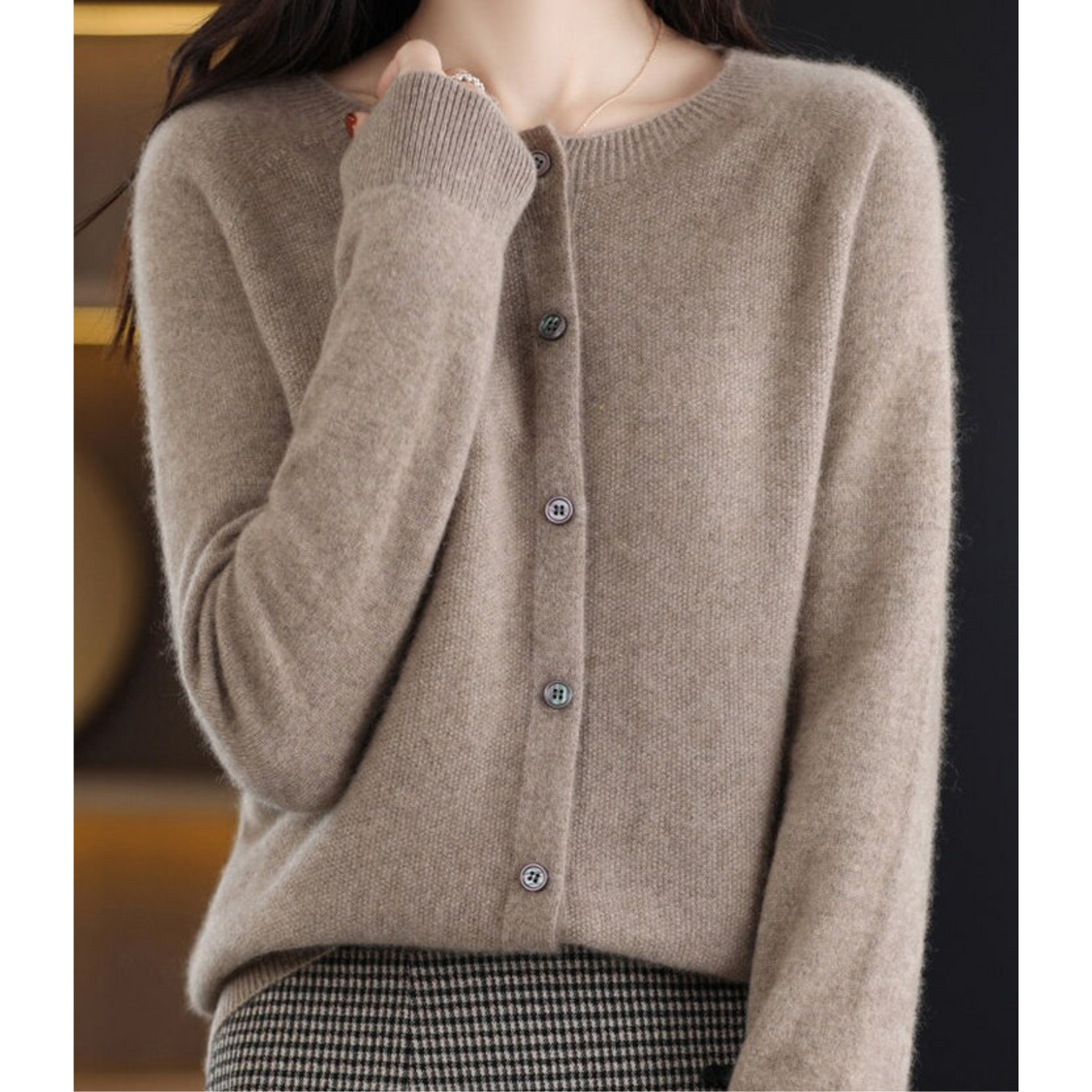 Sophie – Soft and elegant cardigan in fine knit