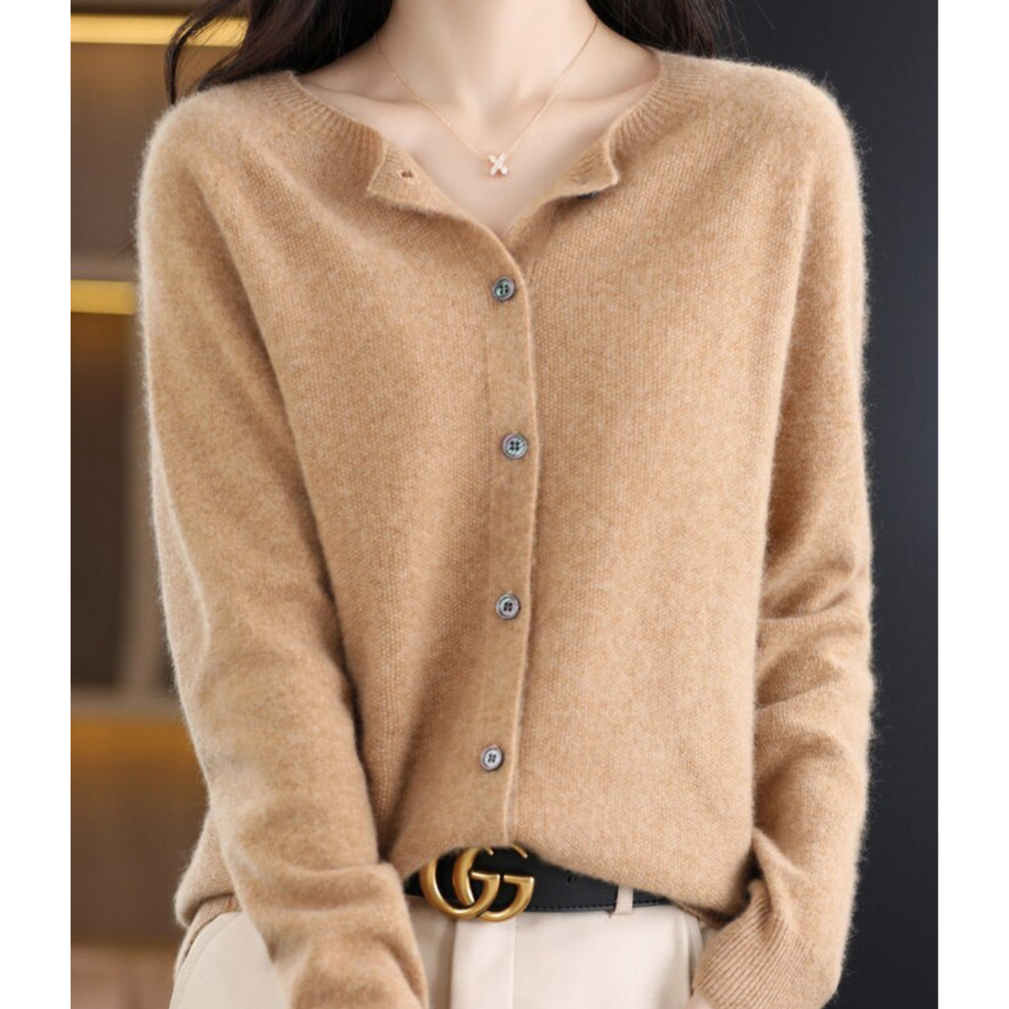 Sophie – Soft and elegant cardigan in fine knit