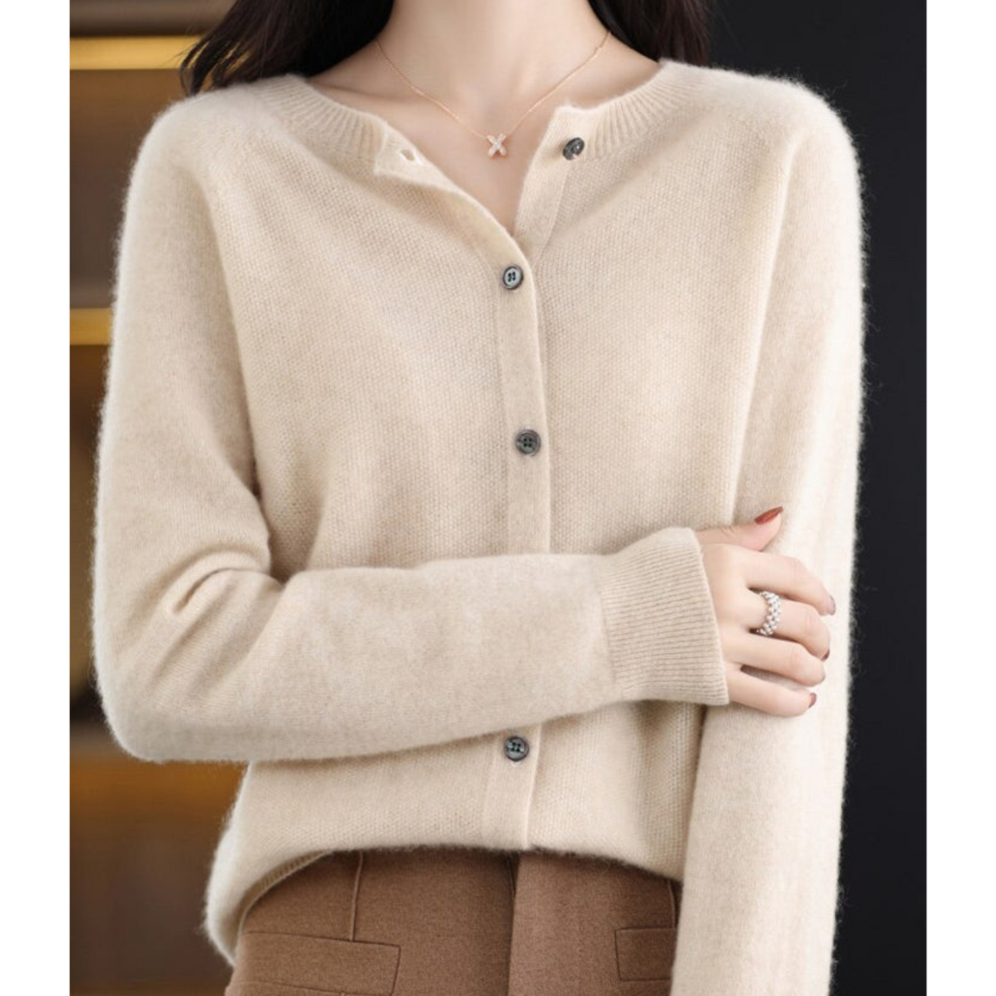 Sophie – Soft and elegant cardigan in fine knit