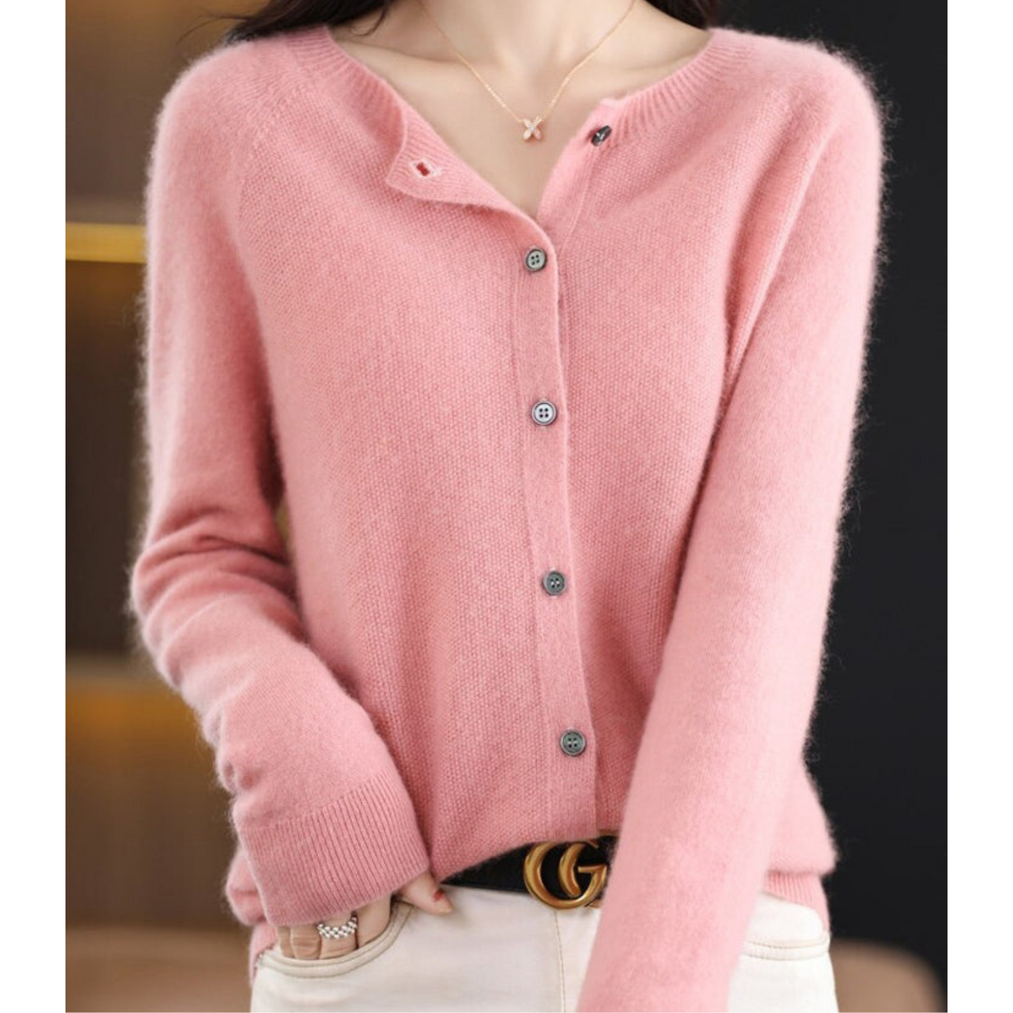 Sophie – Soft and elegant cardigan in fine knit
