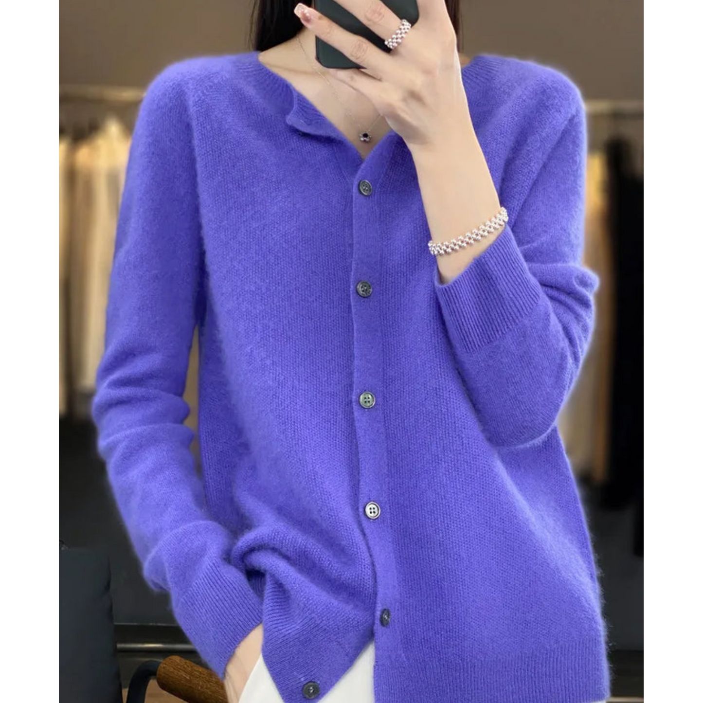 Sophie – Soft and elegant cardigan in fine knit