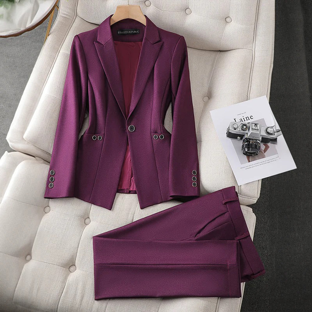 Emma – Elegant fitted teal suit