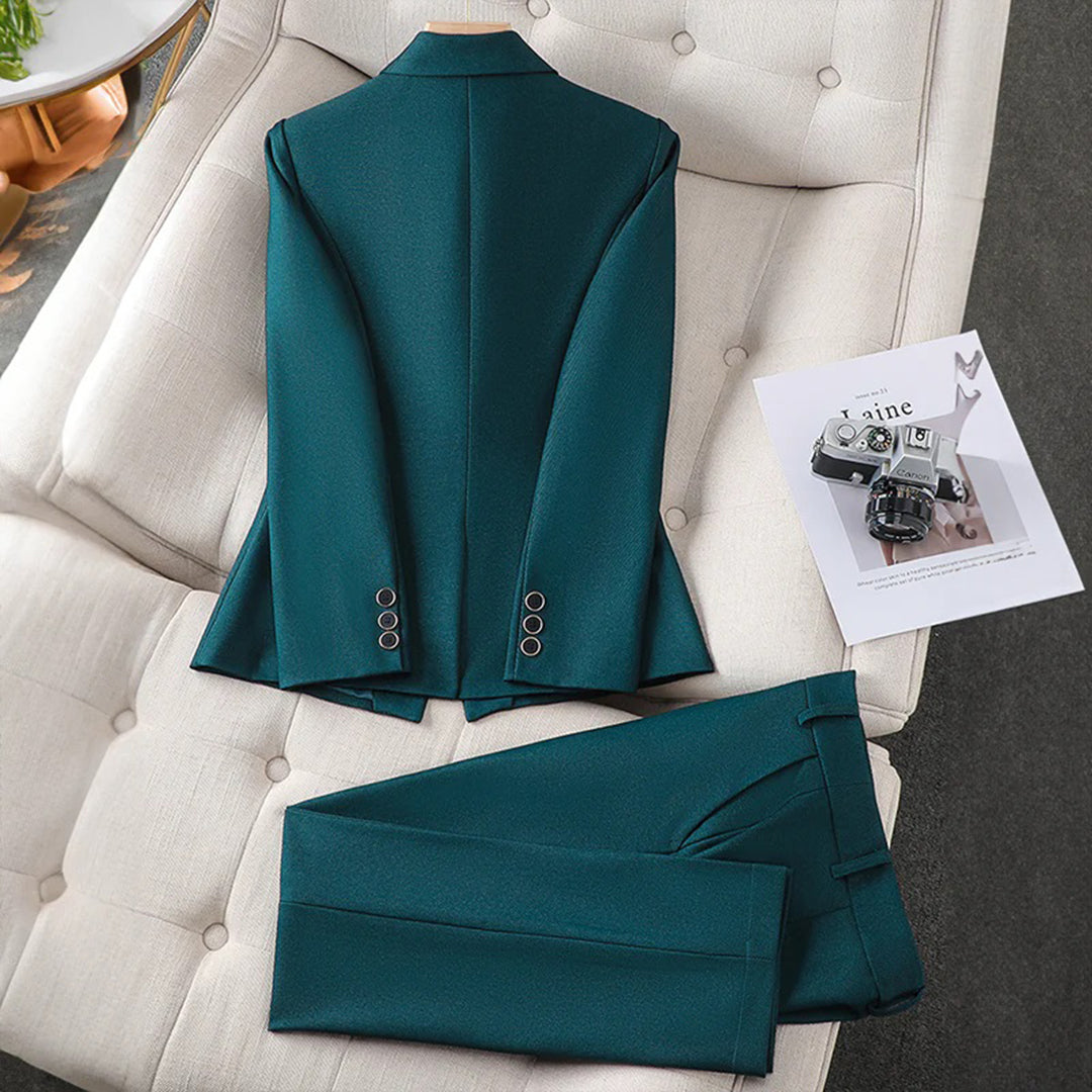 Emma – Elegant fitted teal suit