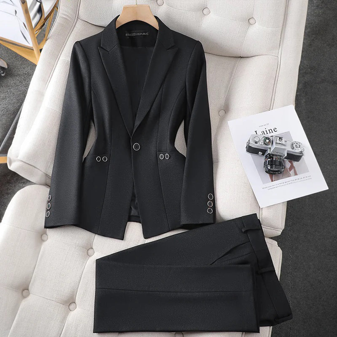 Emma – Elegant fitted teal suit