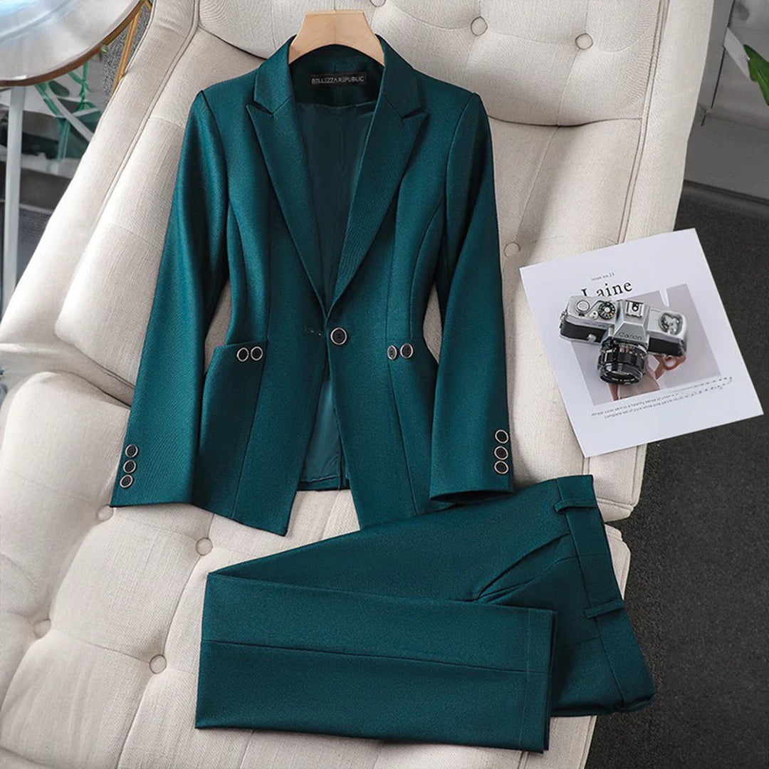 Emma – Elegant fitted teal suit