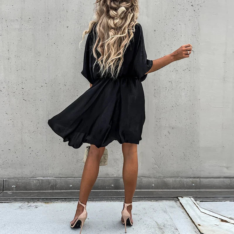 Women's Dress - Heart-Shaped Neckline - Short Fluid Sleeves