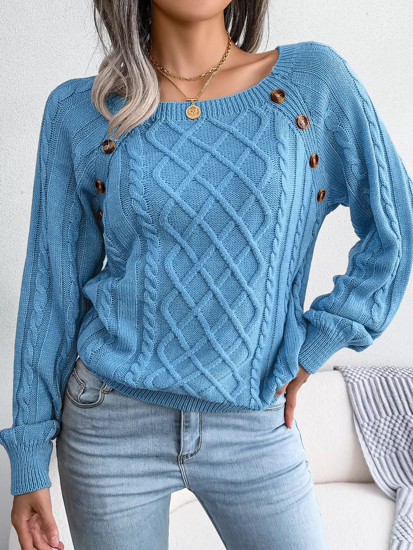 Chic Wool Women's Sweater with Shells