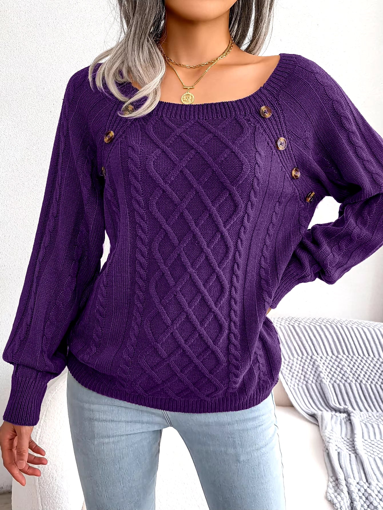 Chic Wool Women's Sweater with Shells