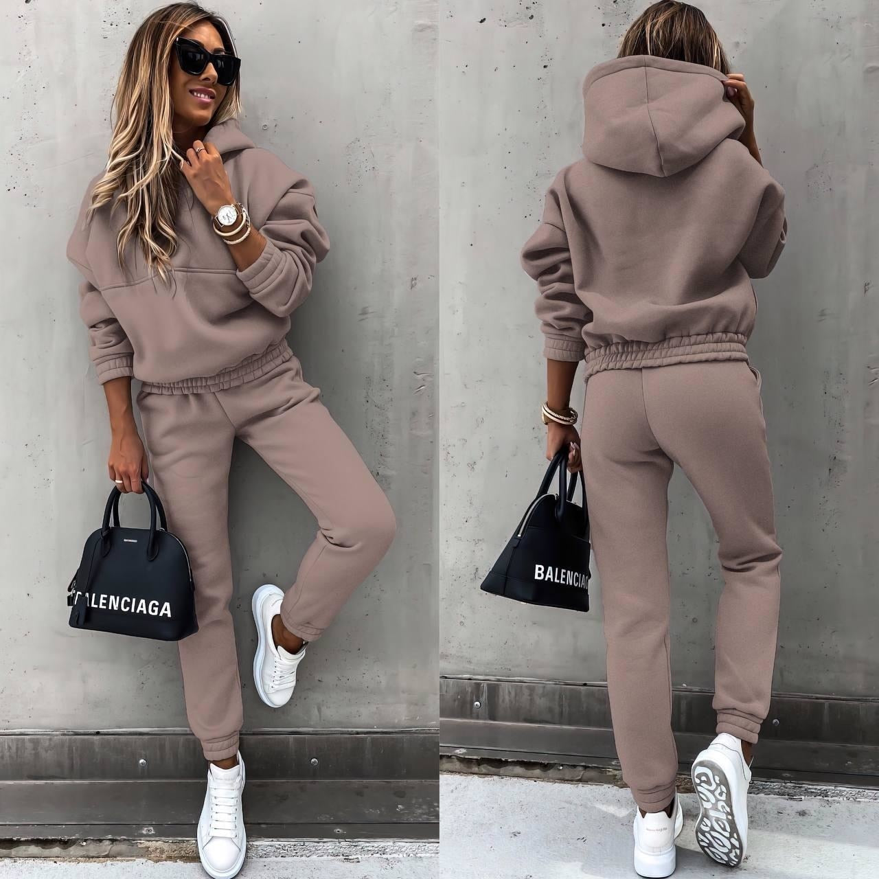 Chic jogging leisure set