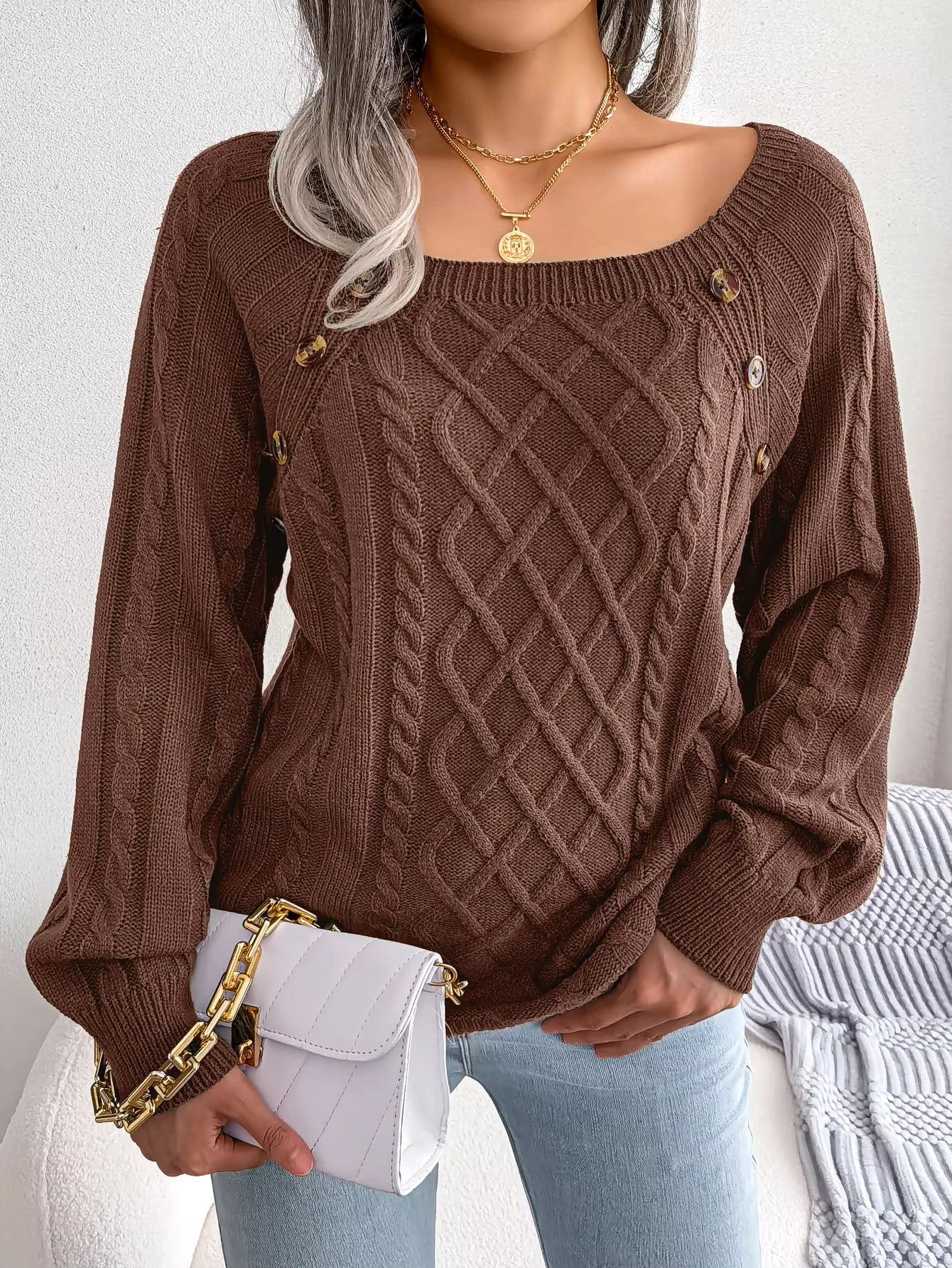 Chic Wool Women's Sweater with Shells