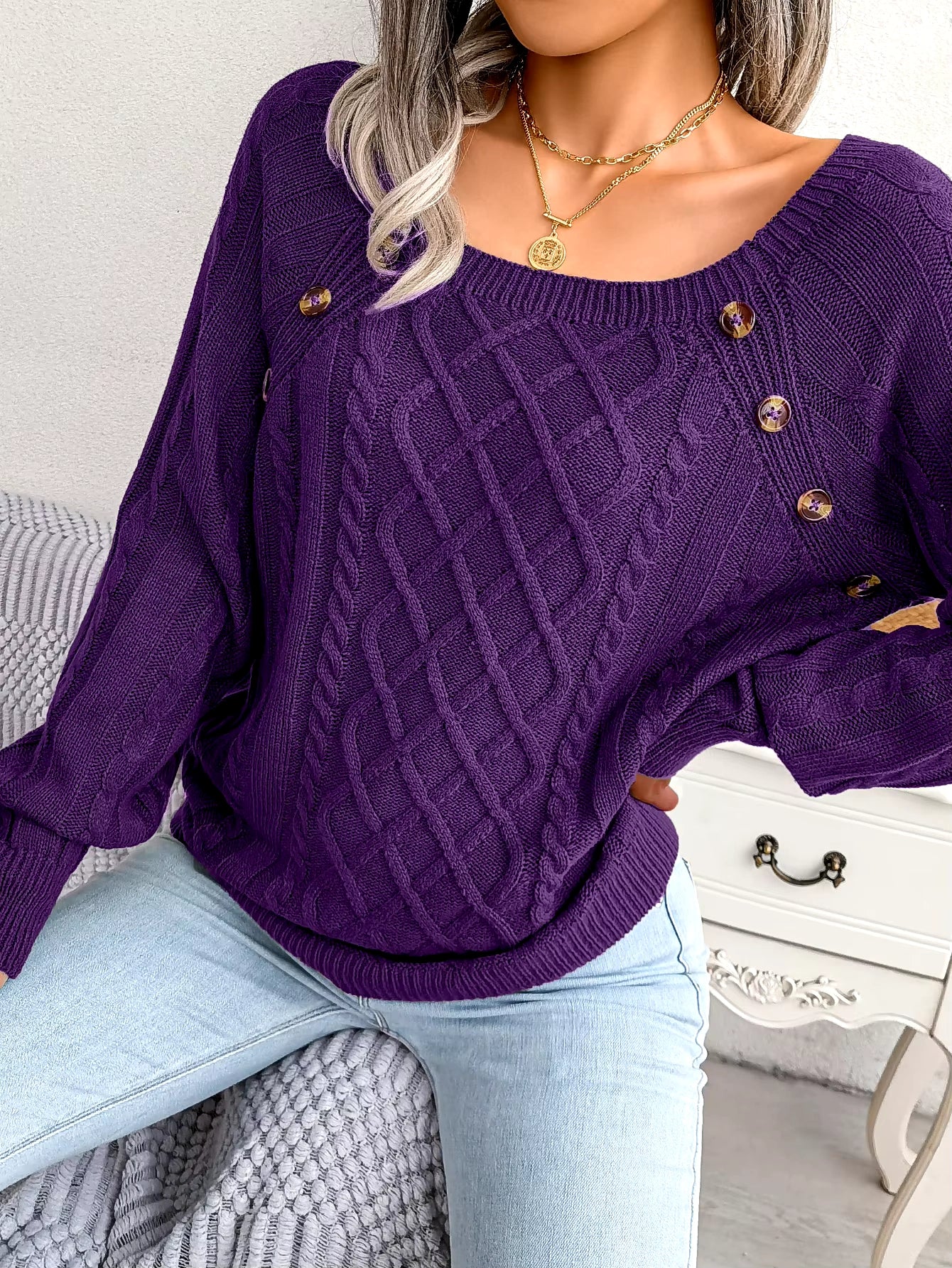 Chic Wool Women's Sweater with Shells