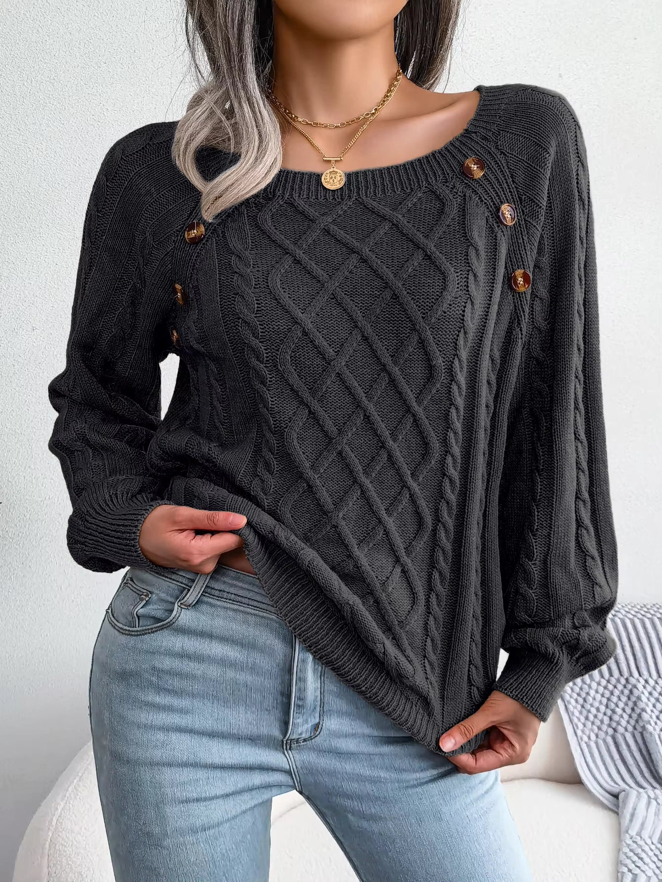 Chic Wool Women's Sweater with Shells