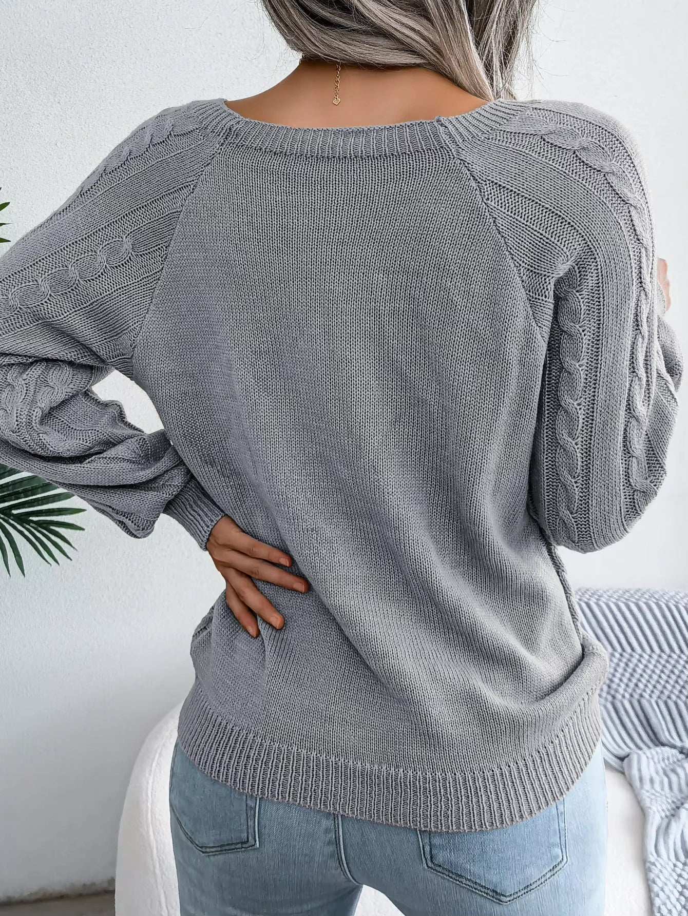 Chic Wool Women's Sweater with Shells
