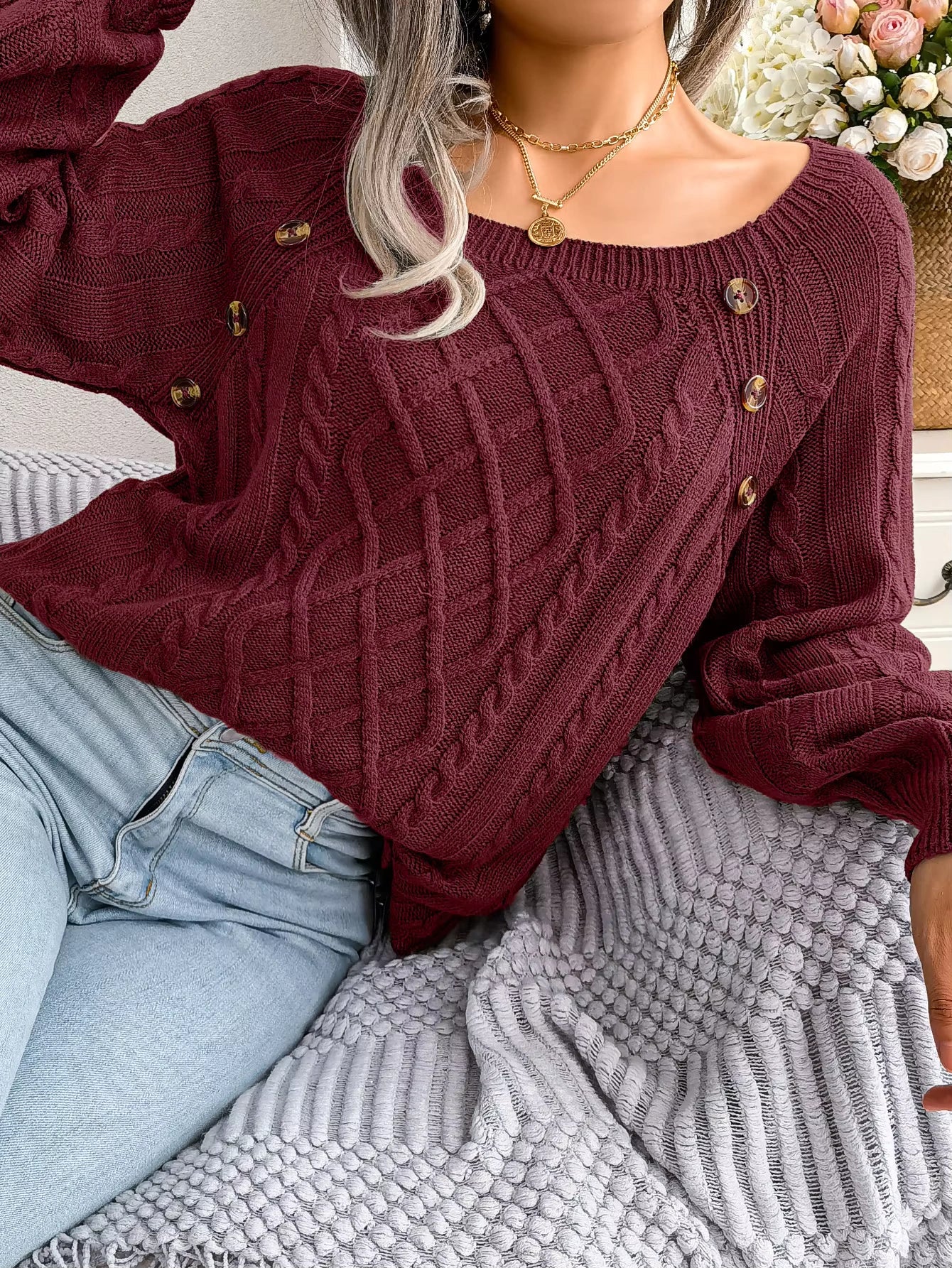 Chic Wool Women's Sweater with Shells