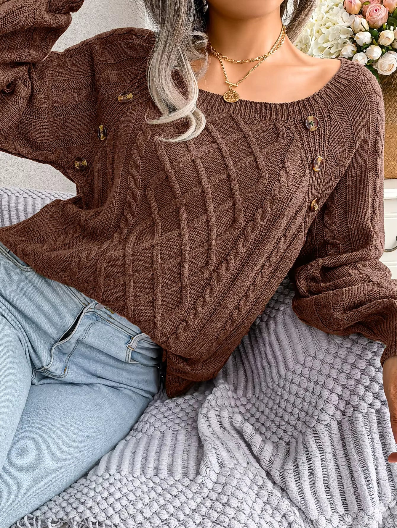 Chic Wool Women's Sweater with Shells