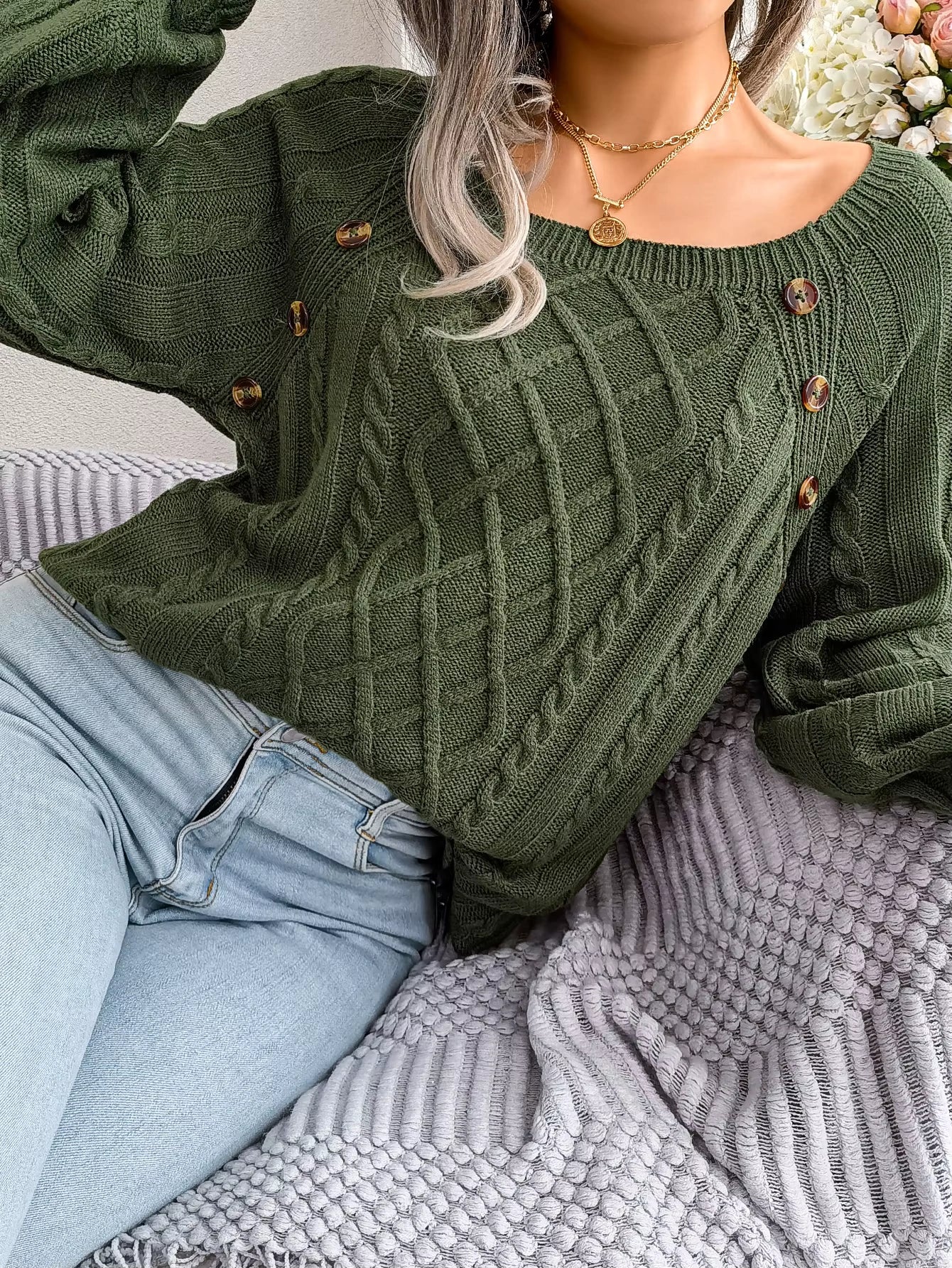 Chic Wool Women's Sweater with Shells