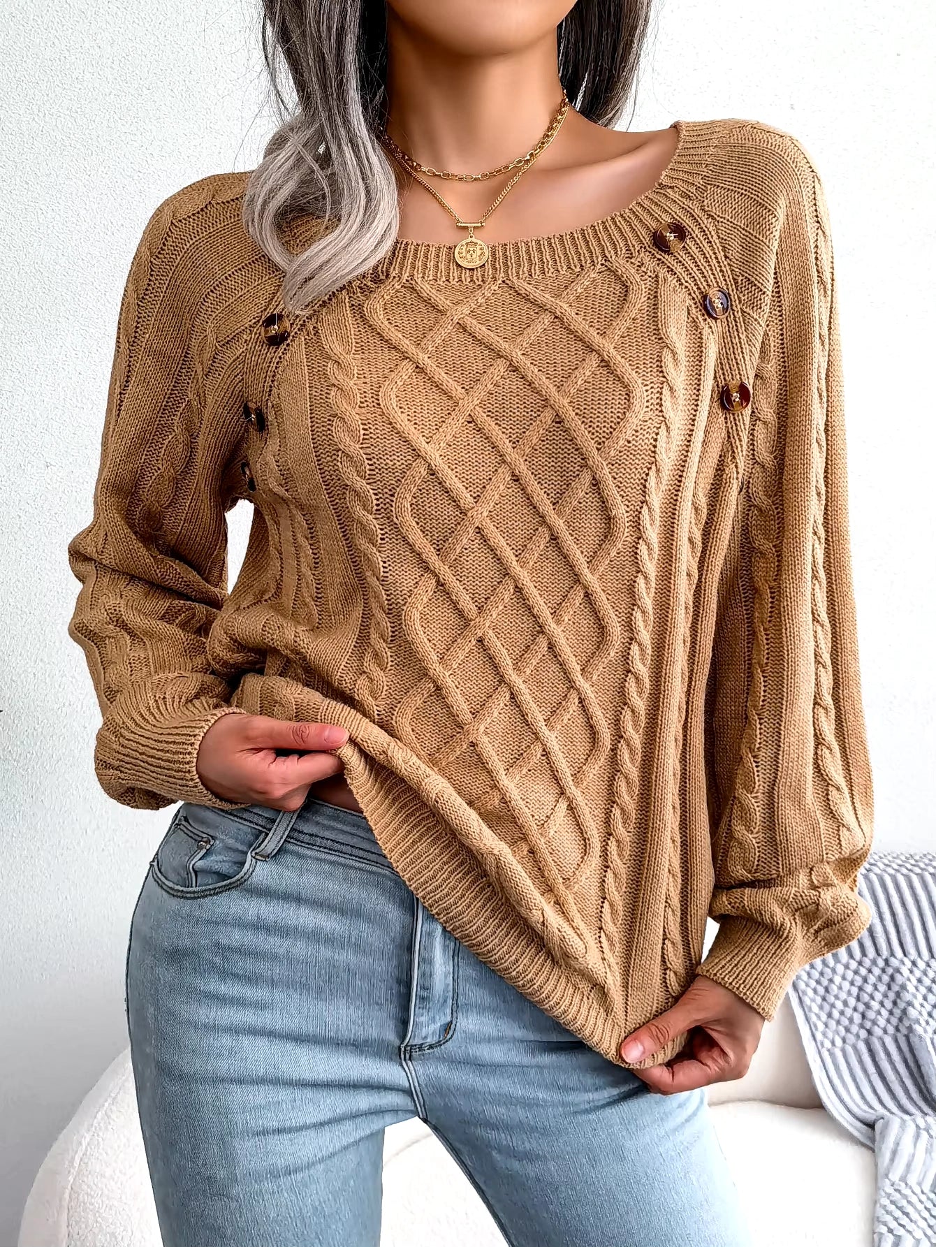 Chic Wool Women's Sweater with Shells