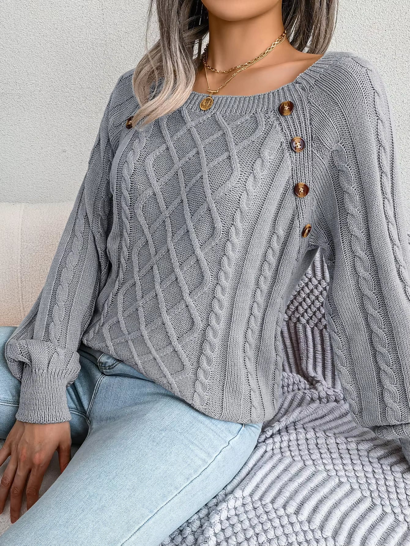 Chic Wool Women's Sweater with Shells