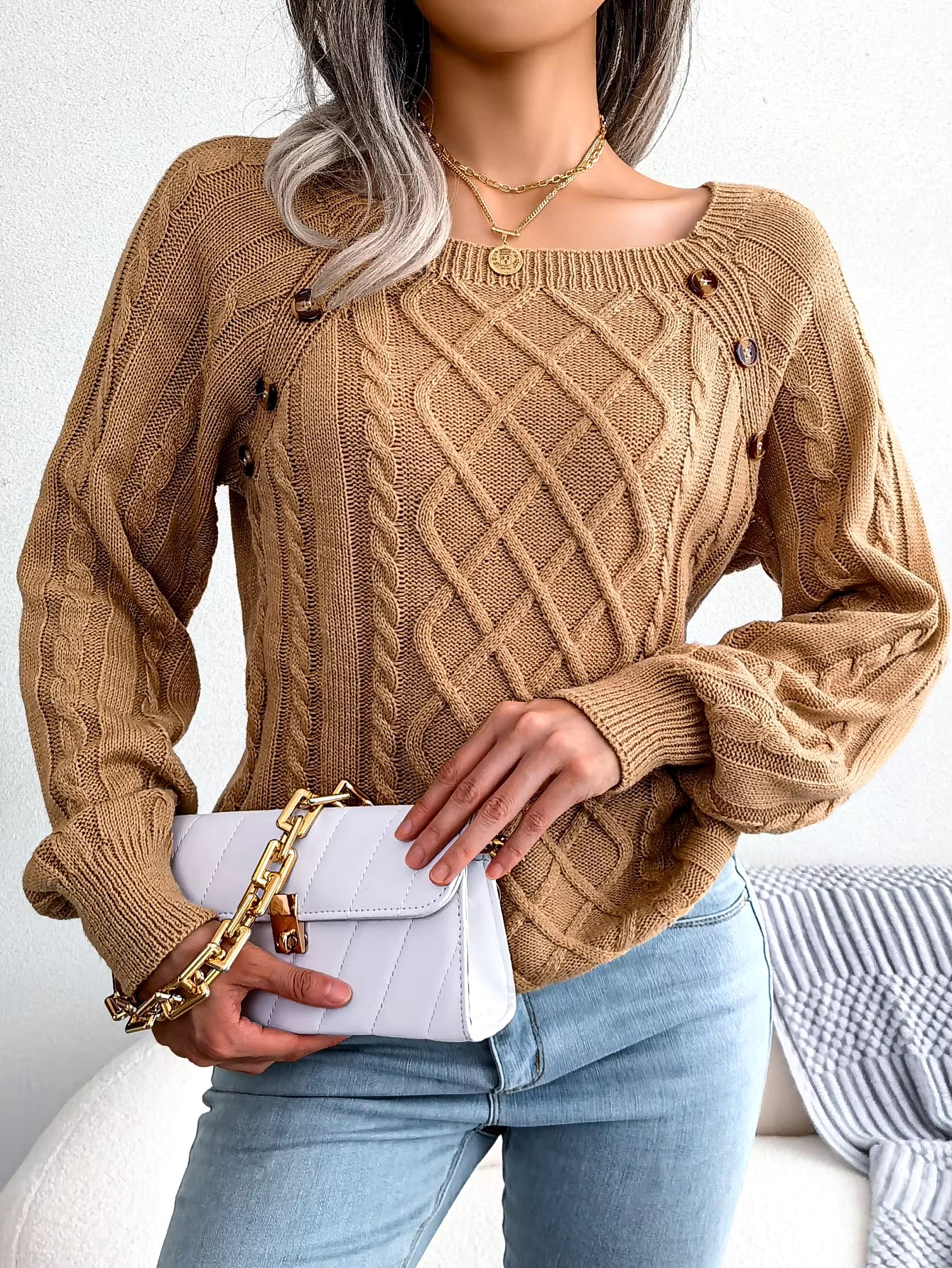 Chic Wool Women's Sweater with Shells