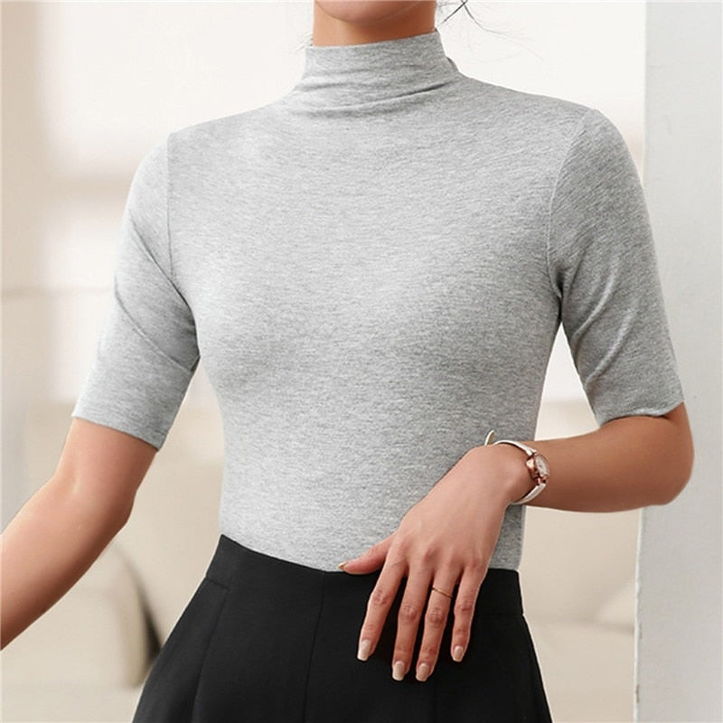 Léa – Soft and elegant second skin turtleneck