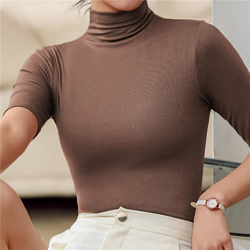Léa – Soft and elegant second skin turtleneck