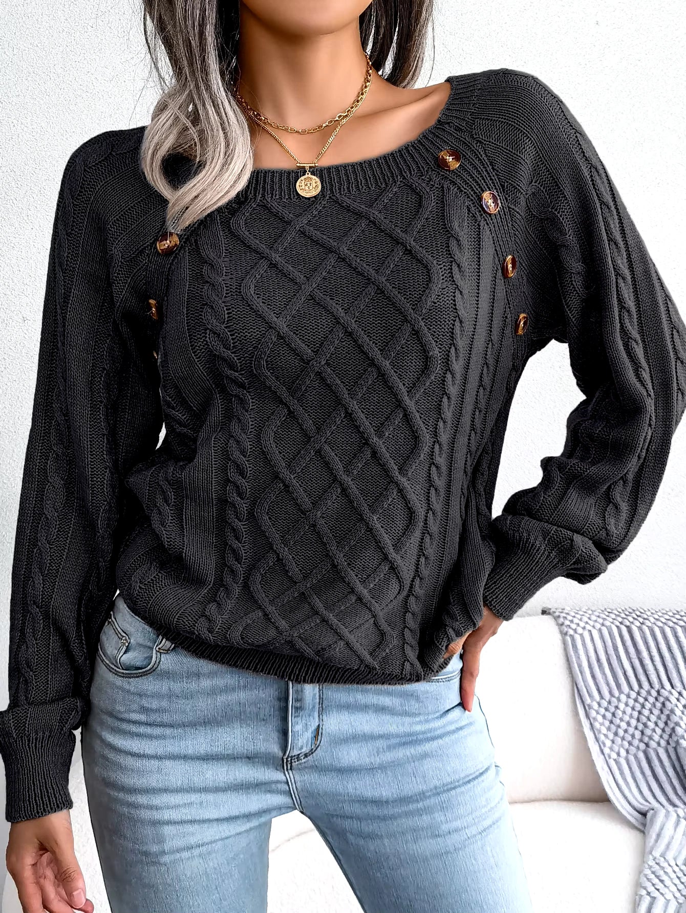 Chic Wool Women's Sweater with Shells