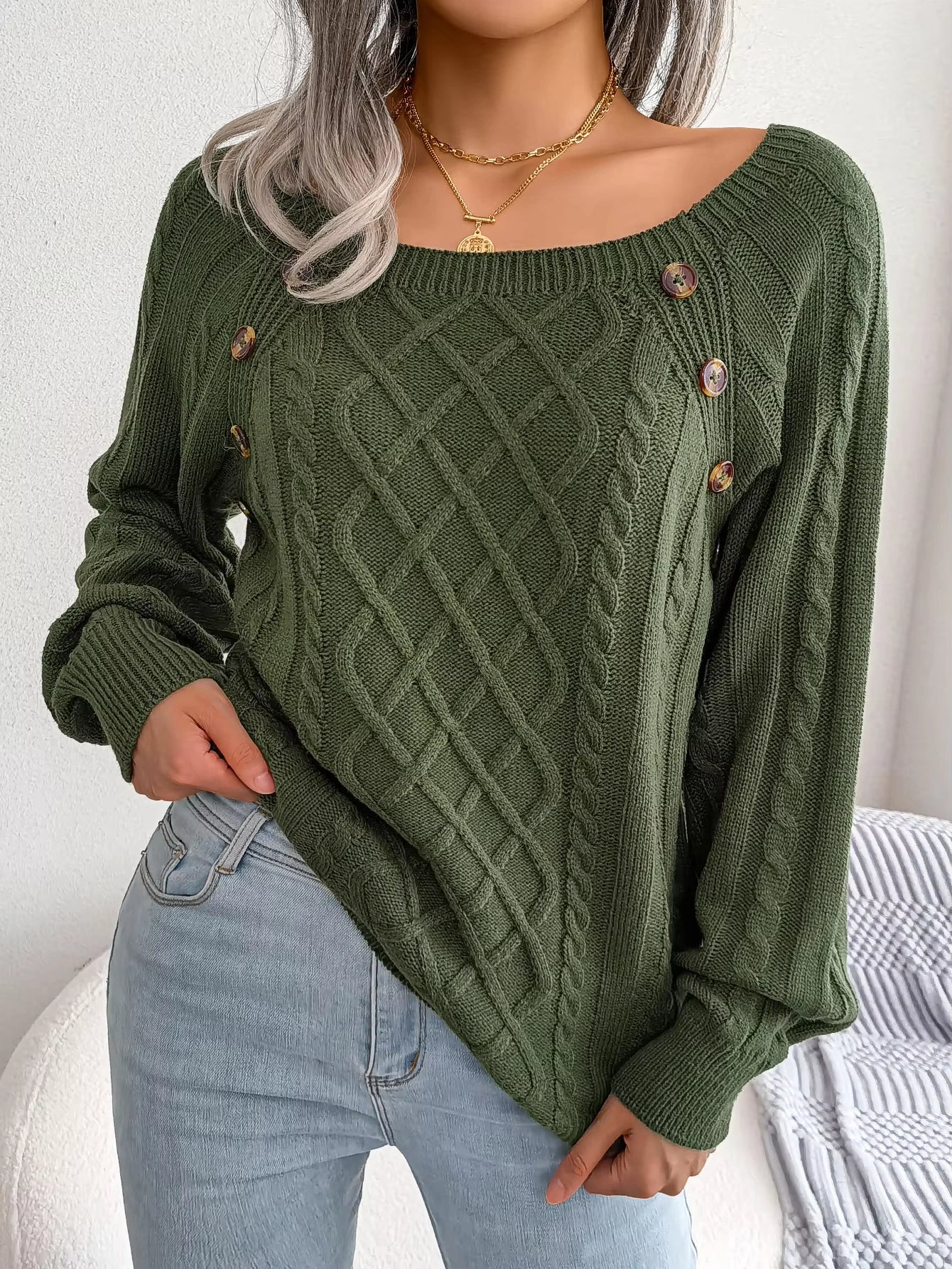 Chic Wool Women's Sweater with Shells