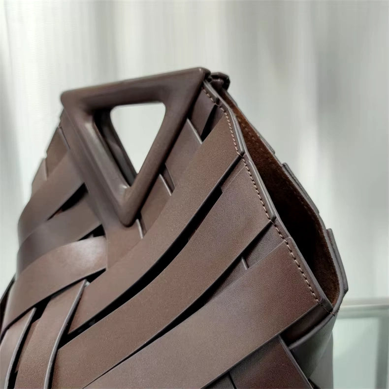 Practical and Sophisticated Knotted Handbag