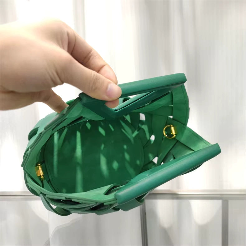 Practical and Sophisticated Knotted Handbag