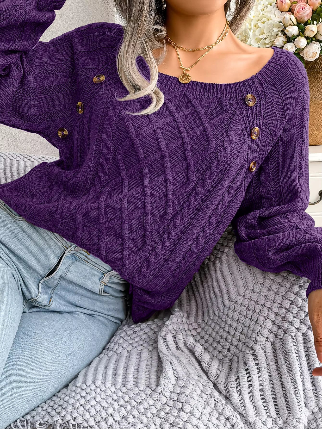 Chic Wool Women's Sweater with Shells