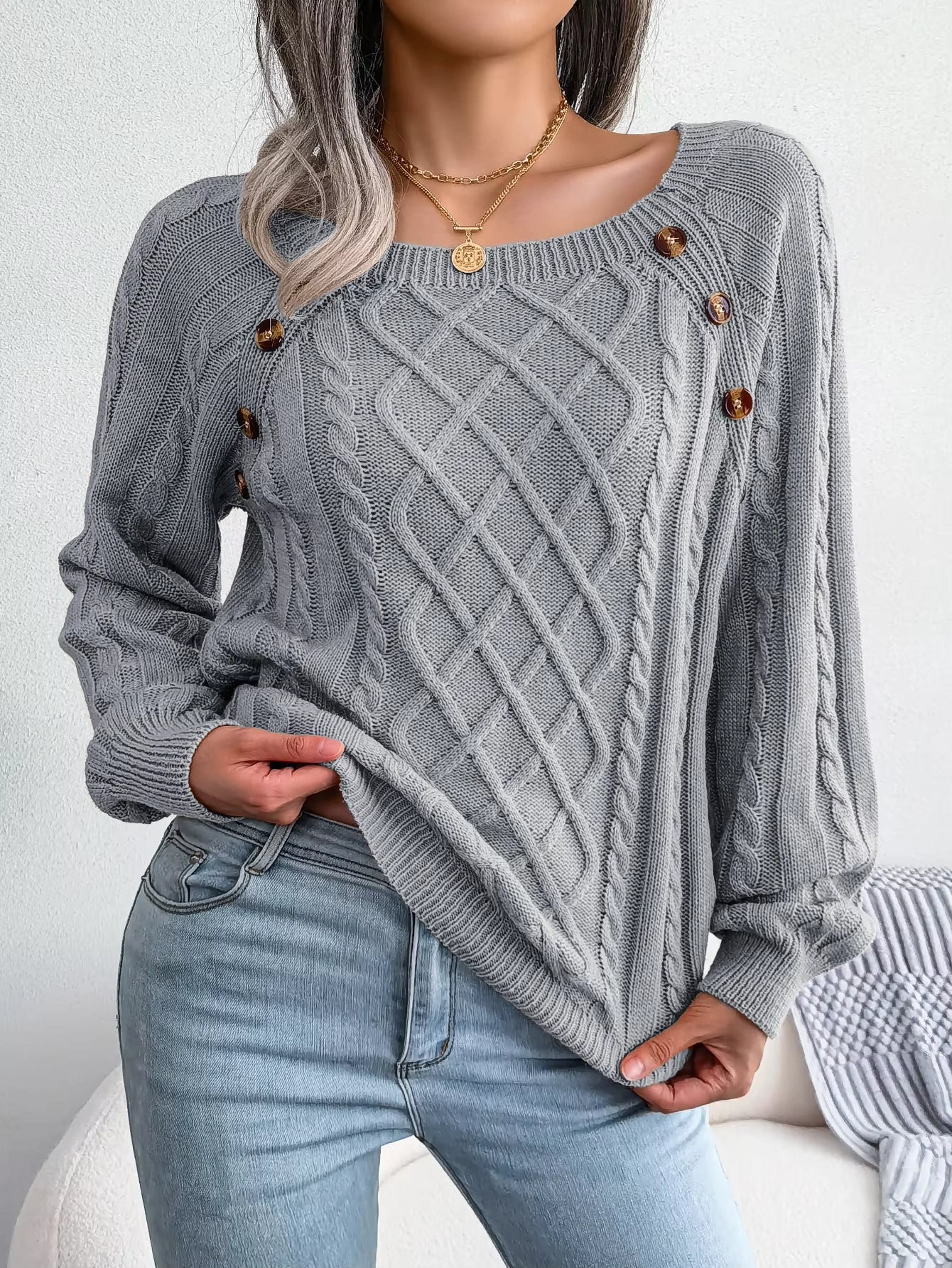 Chic Wool Women's Sweater with Shells