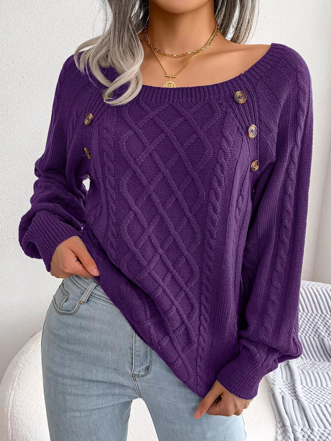 Chic Wool Women's Sweater with Shells
