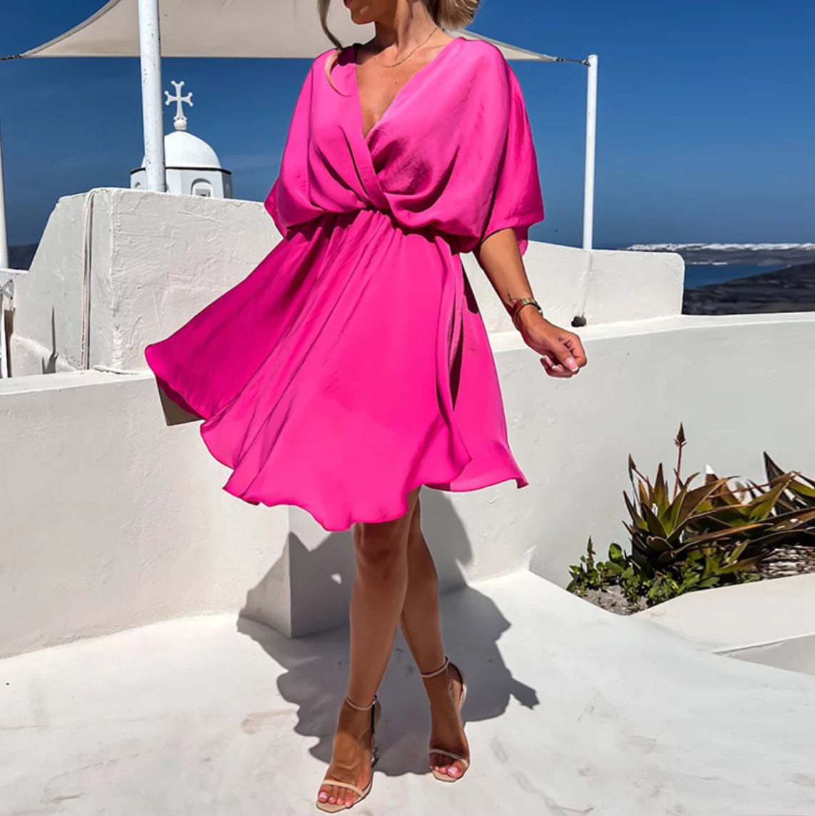 Women's Dress - Heart-Shaped Neckline - Short Fluid Sleeves