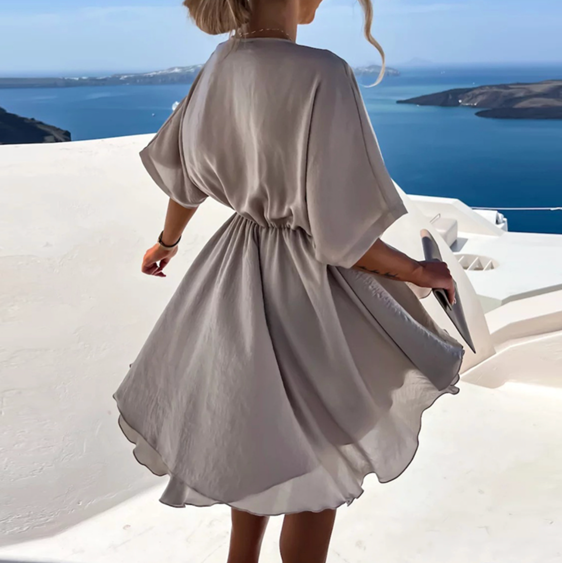 Women's Dress - Heart-Shaped Neckline - Short Fluid Sleeves