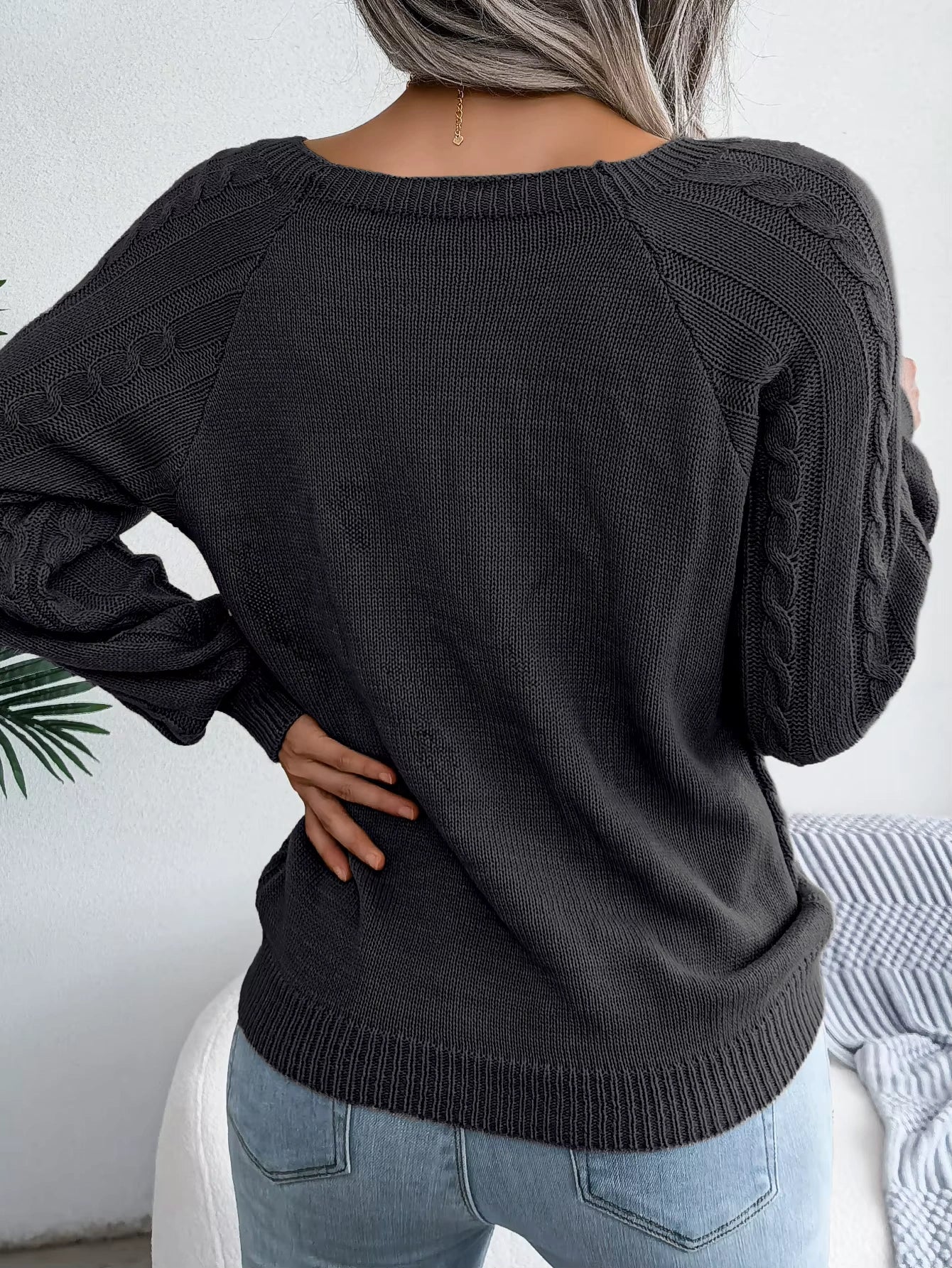 Chic Wool Women's Sweater with Shells